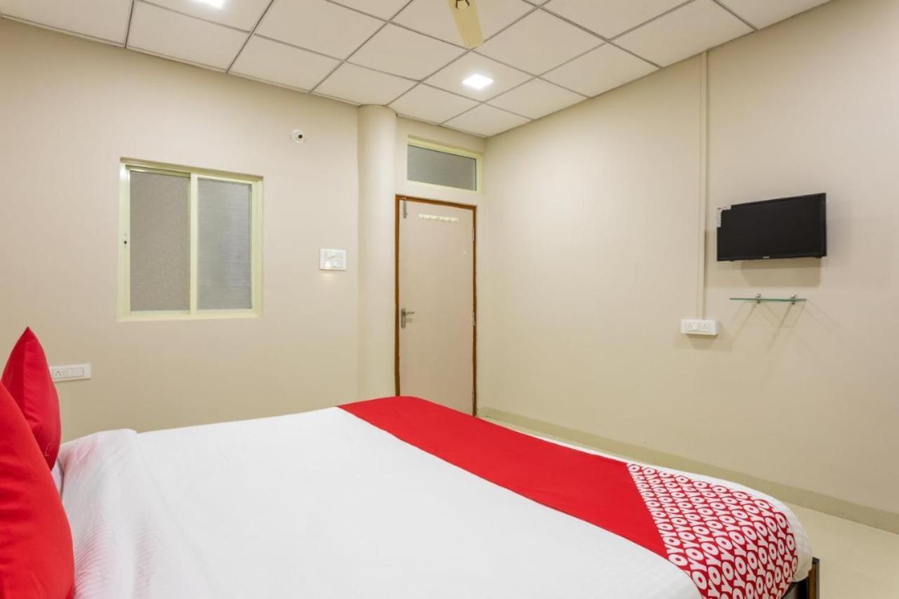 印多尔 Jagtara Residency酒店 外观 照片