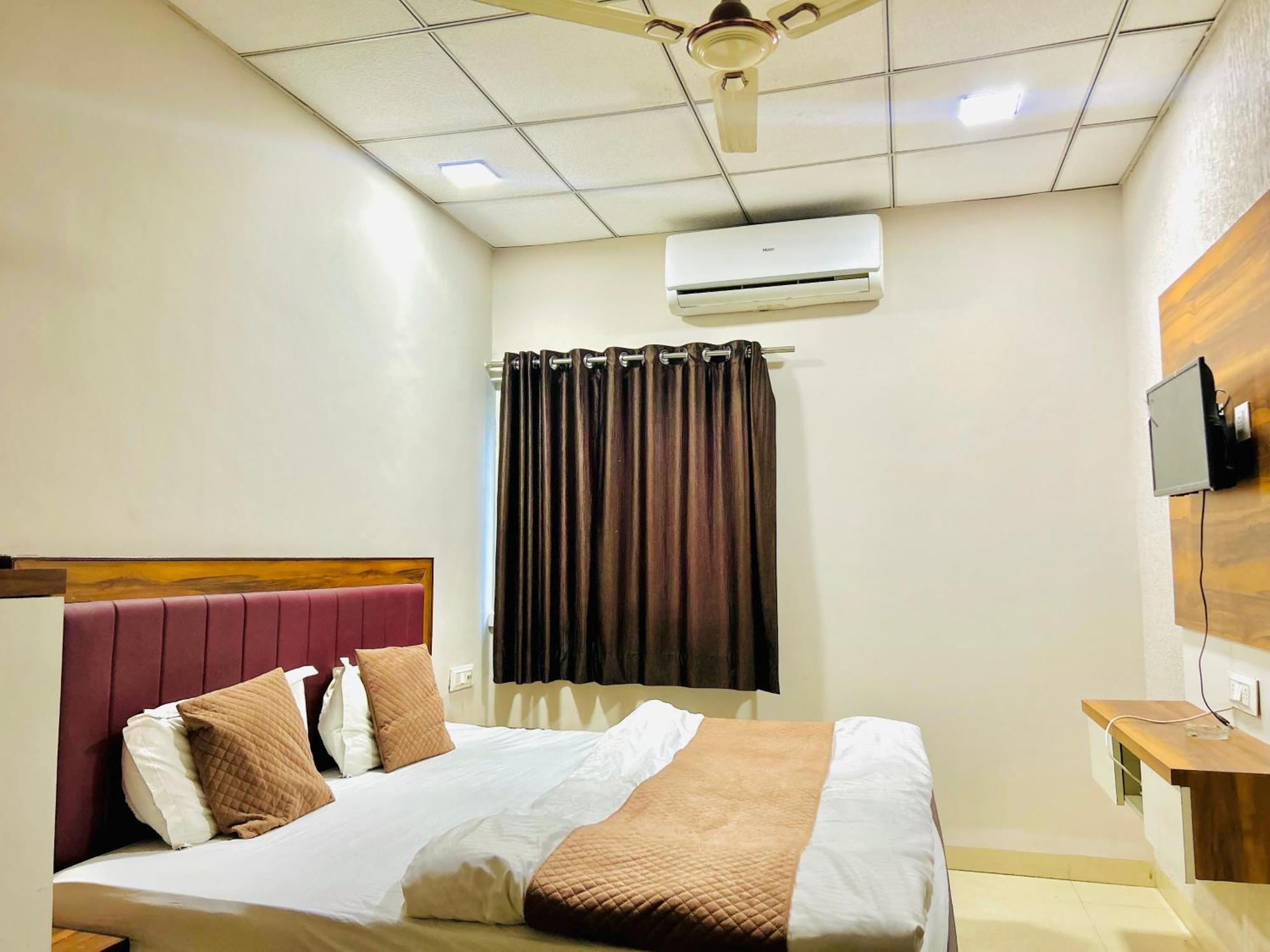 印多尔 Jagtara Residency酒店 外观 照片